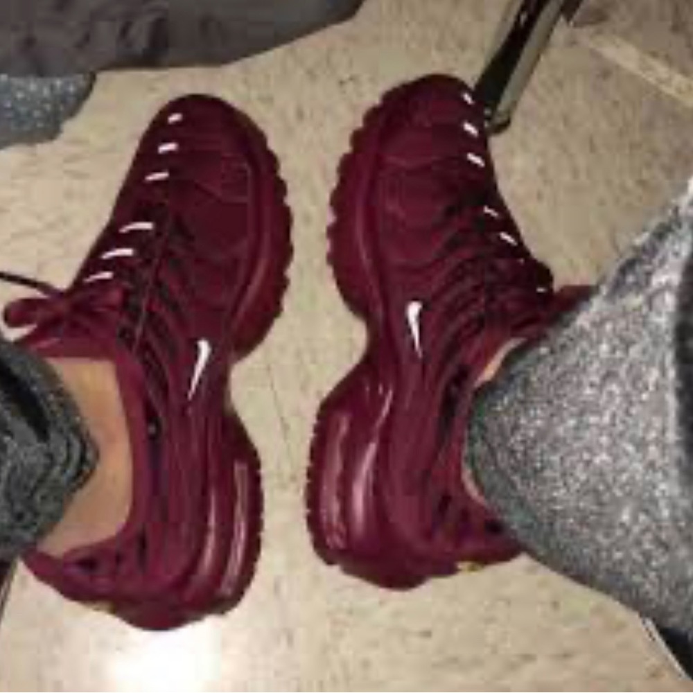 Burgundy TN Nike Airmax